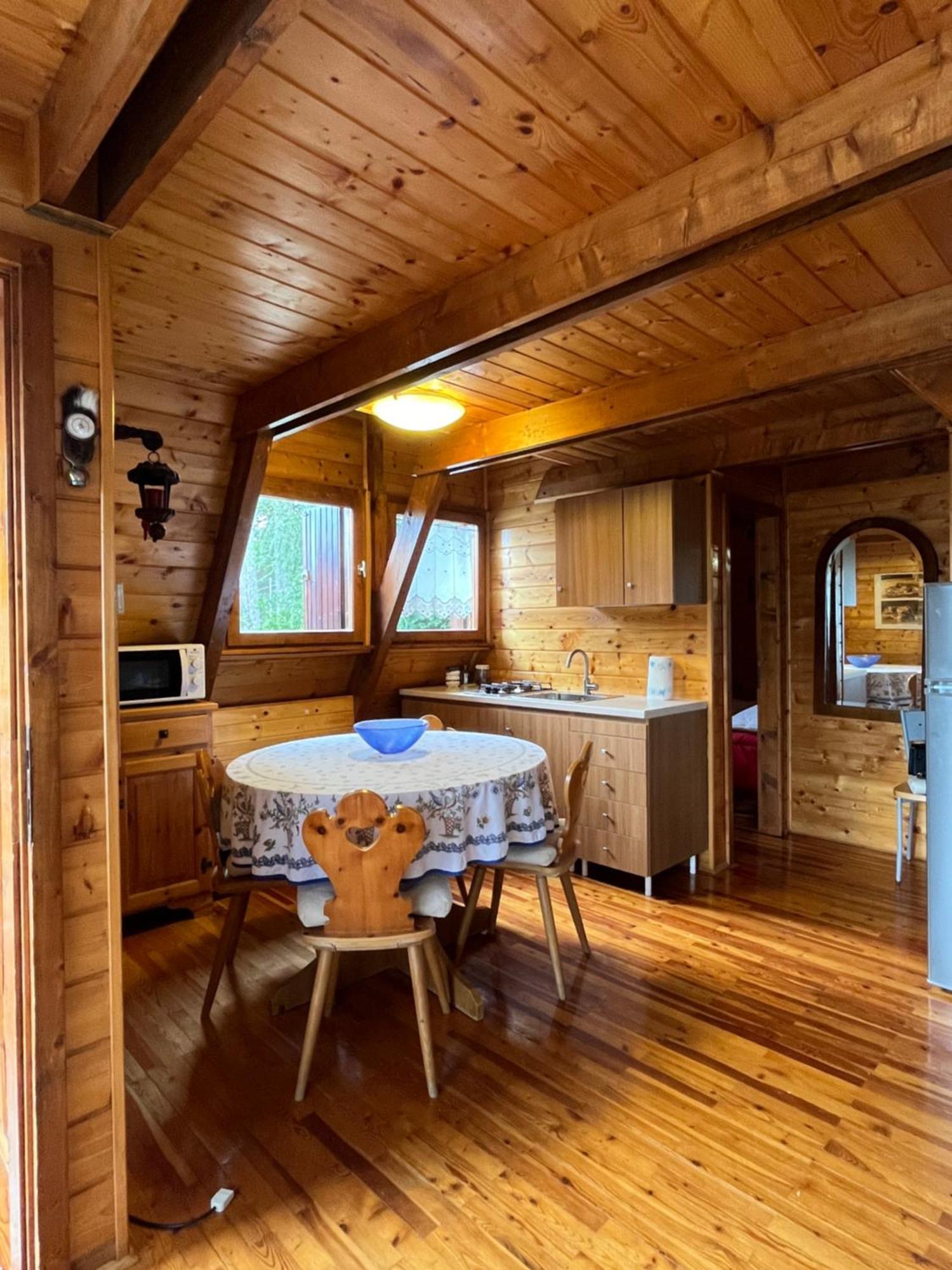 Chalet Natura La Taverna Dei 3 Porcellini Cavaliere  Eksteriør billede