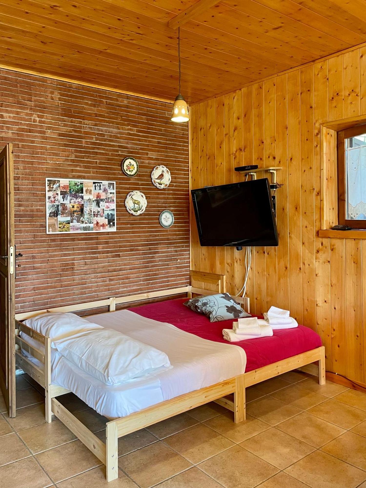 Chalet Natura La Taverna Dei 3 Porcellini Cavaliere  Eksteriør billede